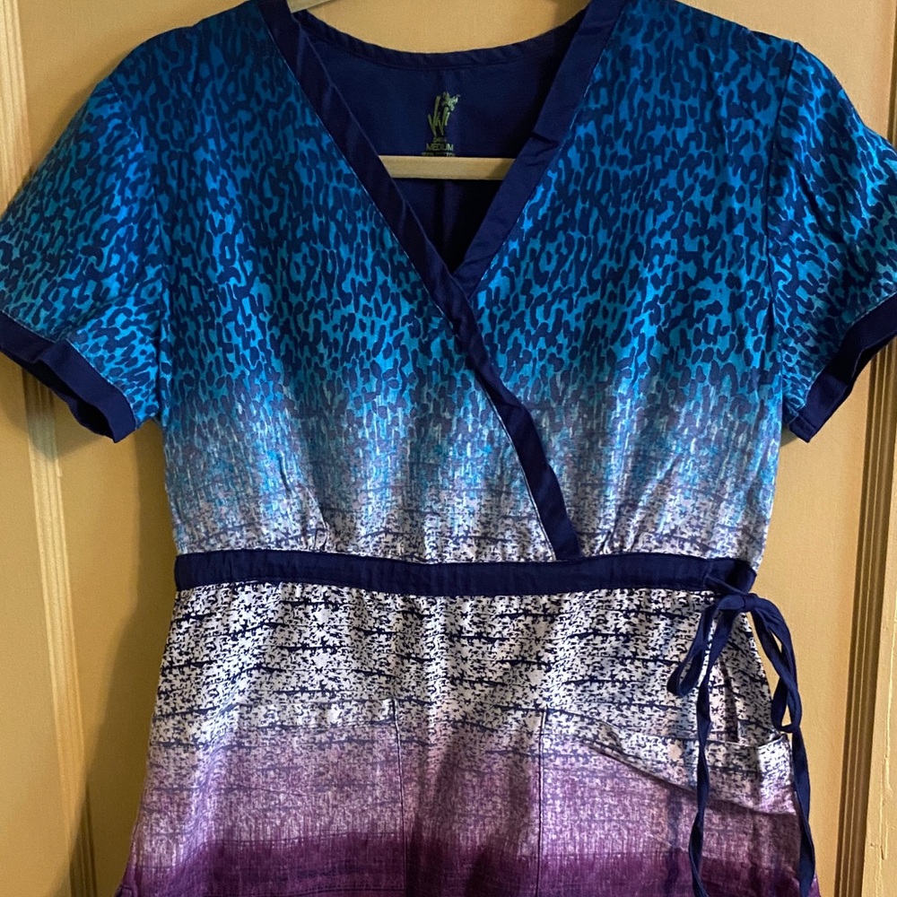ViVI Navy Blue & Purple Ombre Animal Print Short Sleeve Scrub Top Sz M